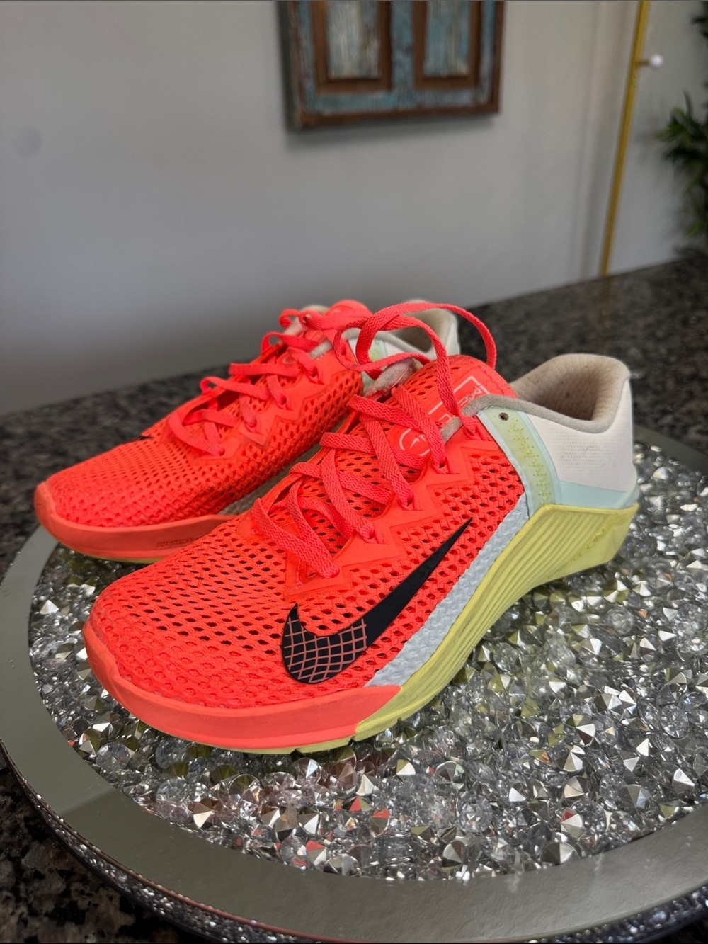 Nike metcon 6 Coral and Yellow Low-Top athletic Sneakers EUC 8 - Picture 2 of 10
